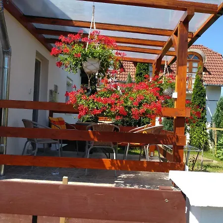 Holiday home Emma & Laura Apartmanhaz *